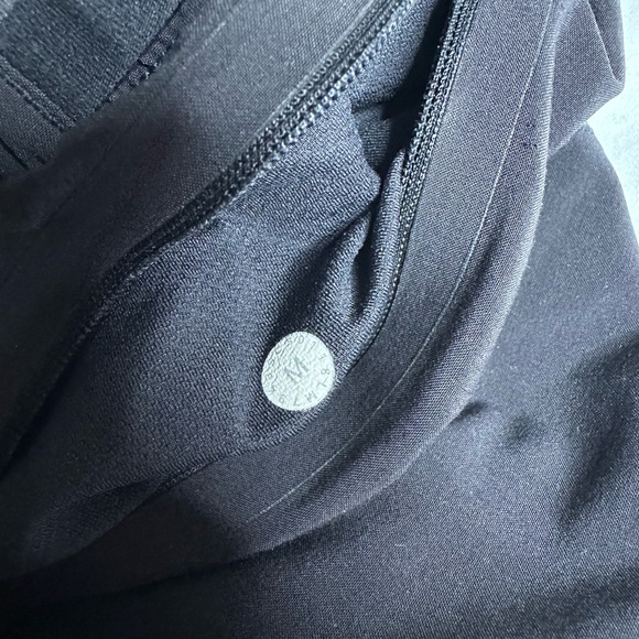 Lululemon Shorts in Size M - Picture 3 of 3